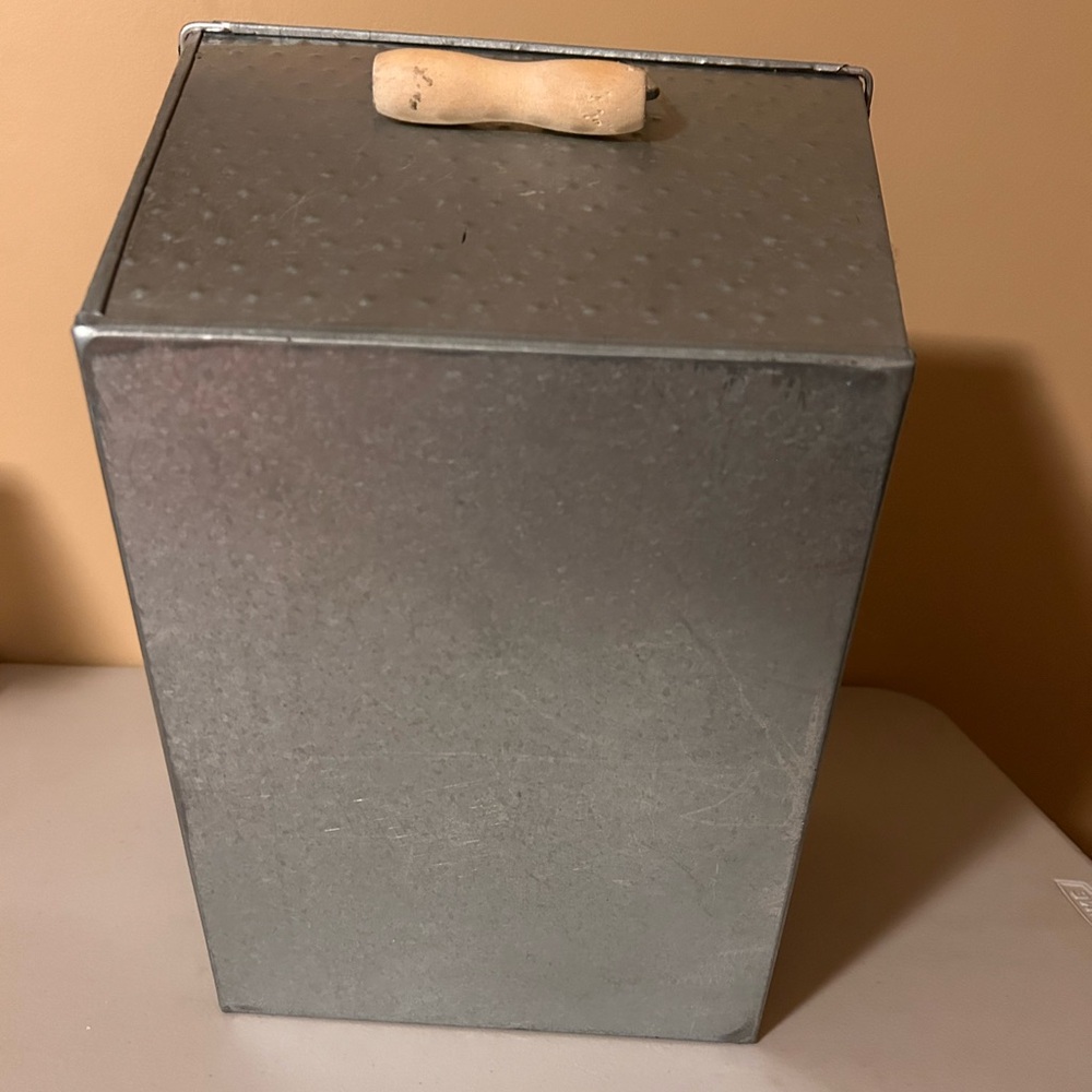 Metal bin - Picture 4 of 5